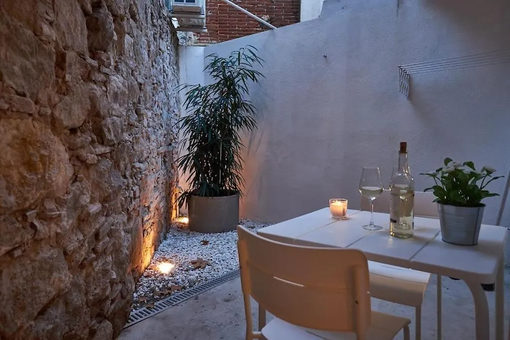 Luxury Patio Apartment Barcelona
