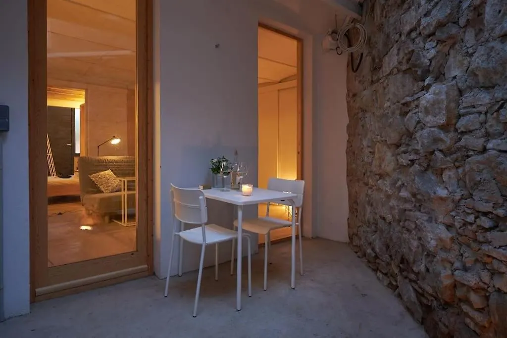 Luxury Patio Apartment Barcelona 0*,